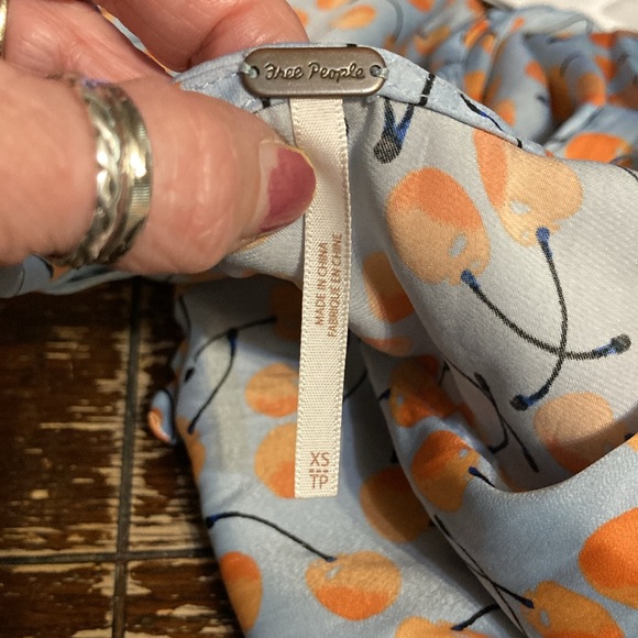 Free people cropped flared sleeve blouse size XS - Picture 8 of 9